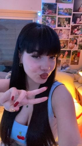 Emily OnlyFans jung 4
